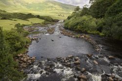 Aasleagh Falls su l'Erriff River, a cavallo tra le contee di Mayo e Galway.