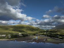 La foce del fiume Eriff nel Killary Harbour (o Killary Fjord), nei pressi del villaggio di Leenane, a cavalle tra le contee di Galway e Mayo.